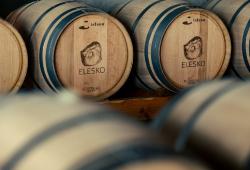 Nitra žije vínom vinárstvo Elesko - barikové sudy