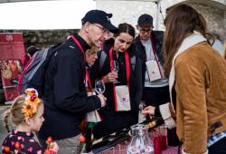 Winefest festival Eurovea 2024 - nalievanie vína