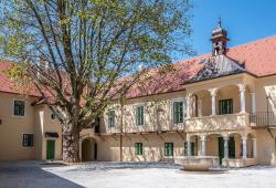 Malokarpatský salón vín - nádvorie