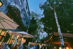 Festiwine - ochutnávka v exteriéri hotela Beigli